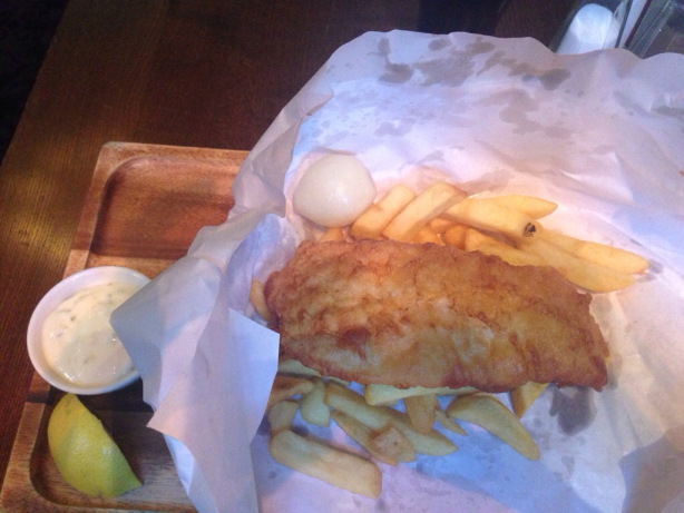 Fish and Chips im Pub No. 1 auf der Royal Mile in Edinburgh