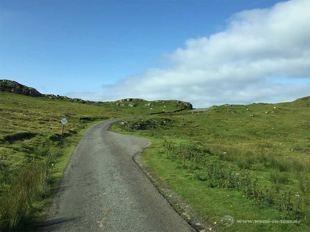 Eine typische Single Track Road Situation in Schottland. Hier auf der Isle of Skye in Richtung Elgol.